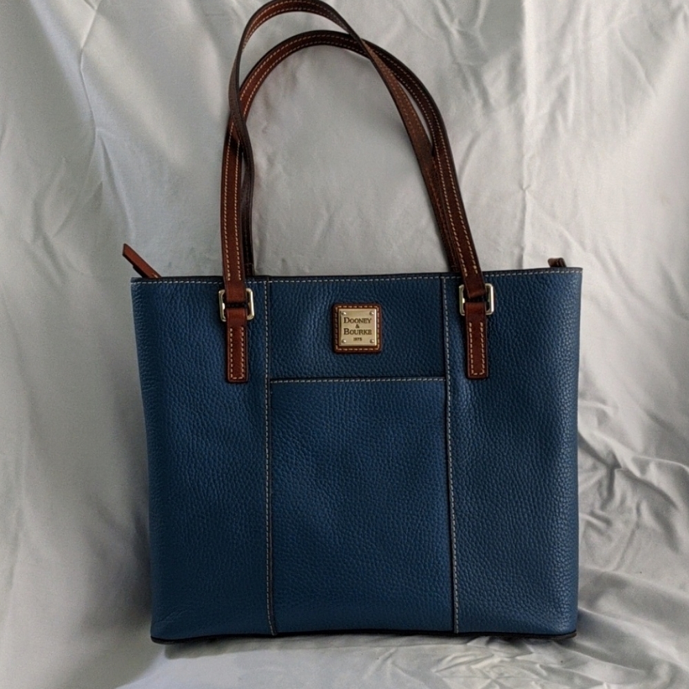 Dooney and Bourke small Lexington shopper